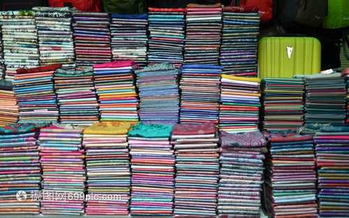 Kroma或kramascarf棉布在柬埔寨Siemseaseangkor市场销售柬埔寨纺织品是旅行者非常受欢迎的纪念品